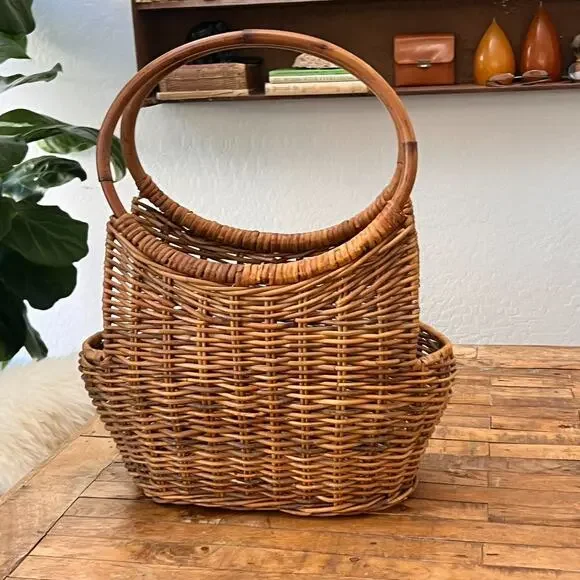 Large Vintage Wicker Basket with Wooden Handles Home Decor - Picture 2 of 12